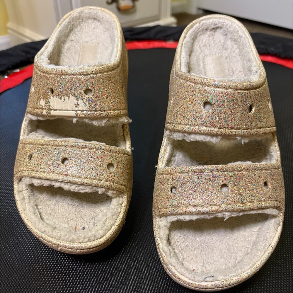 ♥️💖 Crocs Classic Gold Glitter Cozzzy Slippers Slide Fleece Lined Size 9